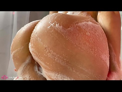 ❤️ Brunette Akuseweretsa maliseche ndi Vibrator mpaka Intense Orgasm mu Shower Kugonana kwabwino pa ife ﹏